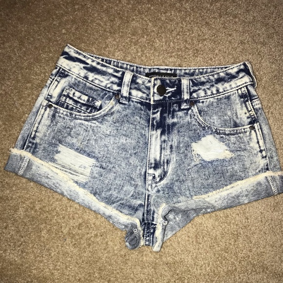 Kendall & Kylie acid wash denim shorts - Picture 1 of 5
